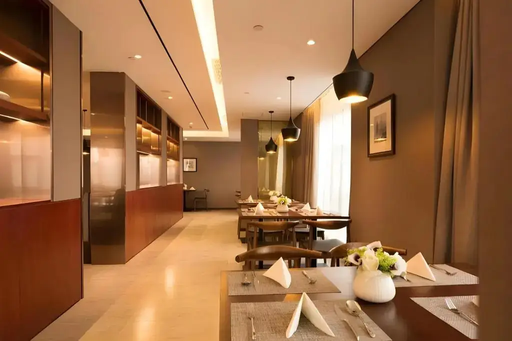 Шанхай: Yitel Hotel (Shanghai Lujiazui Financial District Fangdian Road Subway Station Branch)