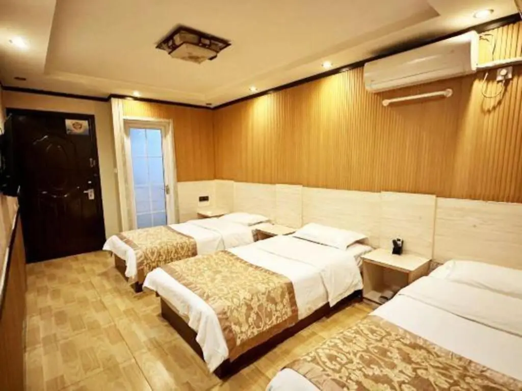Жичжао: Guiqi Business Hotel (Rizhao Suning Plaza)