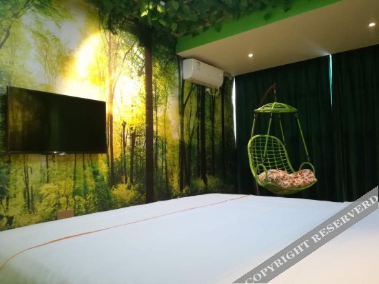 Санья: Sanya Fenglin night Theme Hotel