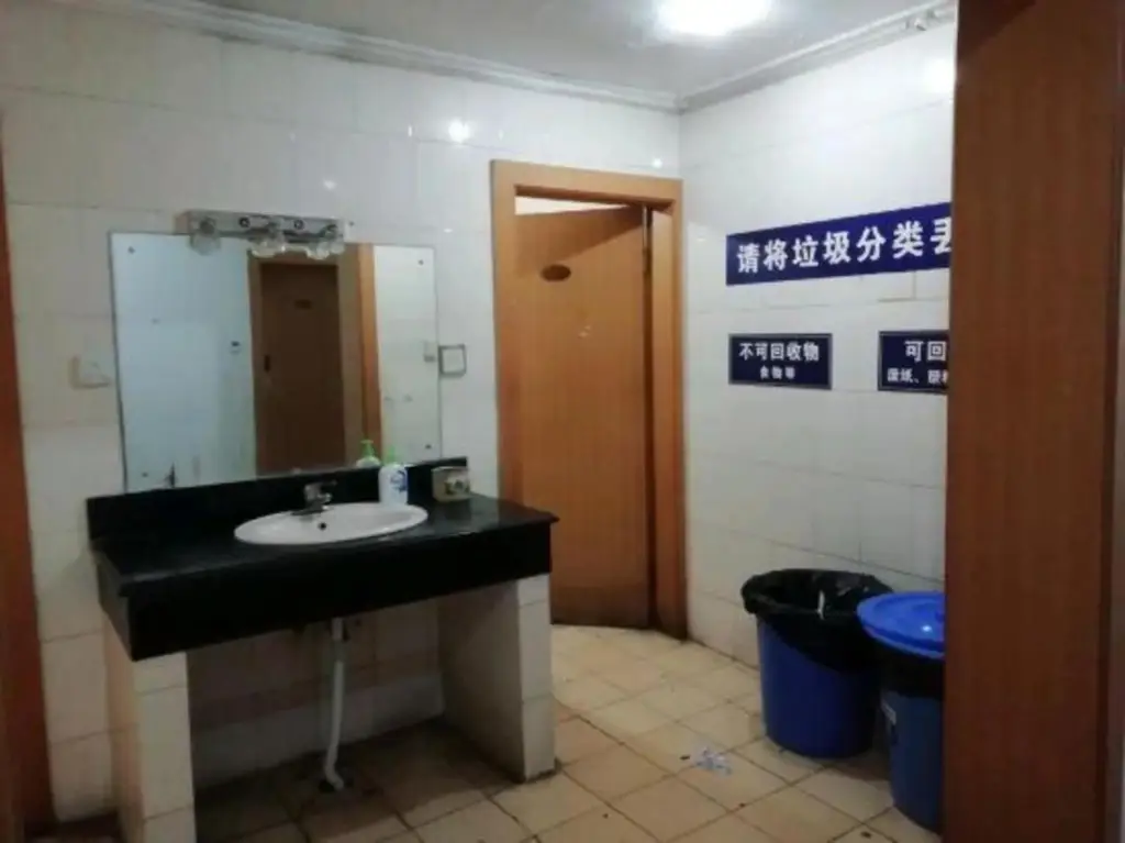 Jiujiu Hotel — фото 1