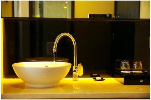 Chengdu Holiday Sunshine Hotel — фото 1
