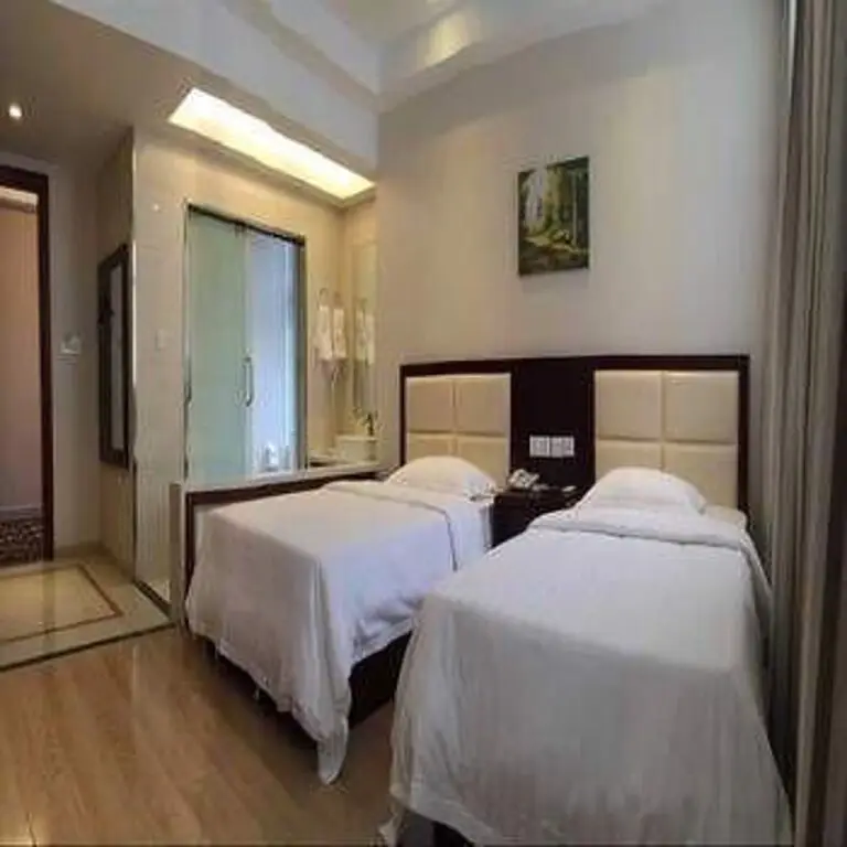 Шанхай: Shanghai Liantai Holiday Hotel (Gongfu Xincun Metro Station)