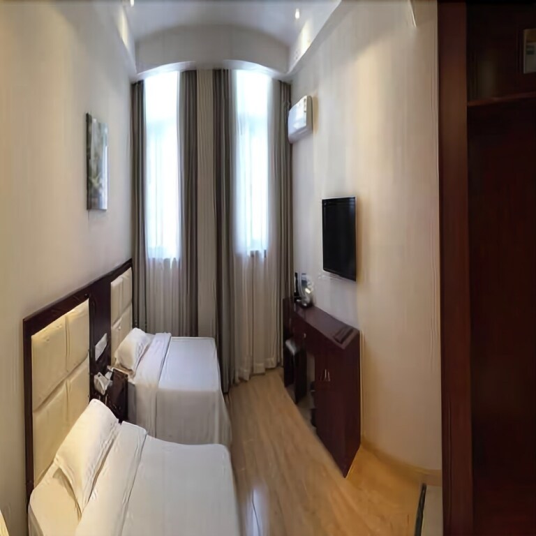 Шанхай: Shanghai Liantai Holiday Hotel (Gongfu Xincun Metro Station)