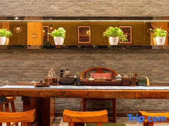 Либо: Xiaoqikong Binjiang Hotel