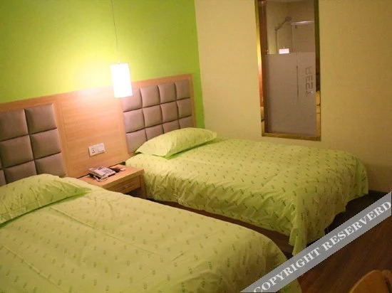 Кайфын: Longxiang Business Hotel