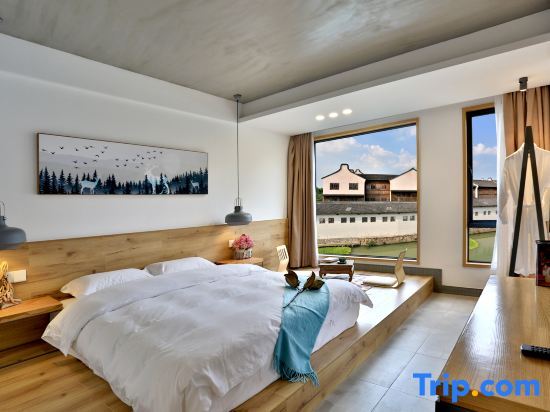 Цзясинь: Wuzhen Yuyin Courtyard Design Hotel (South Gate of Xizha Scenic Area)