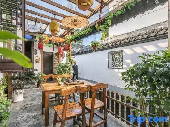 Шанхай: Qinde Inn · Jingxian Yaju