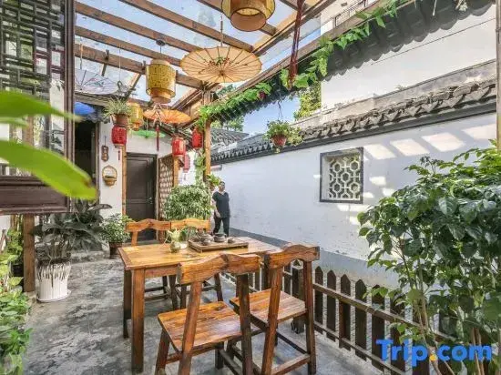 Шанхай: Qinde Inn · Jingxian Yaju