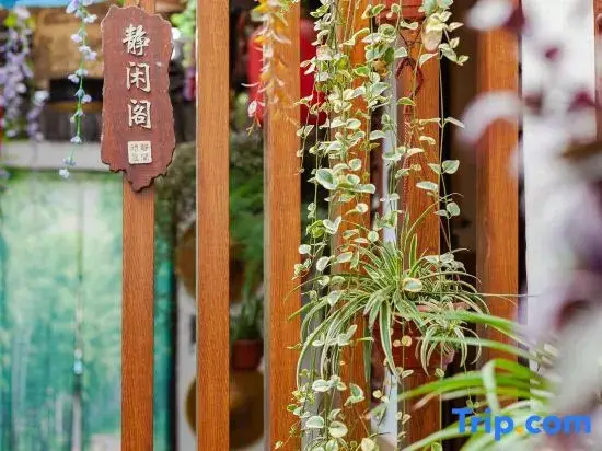 Шанхай: Qinde Inn · Jingxian Yaju