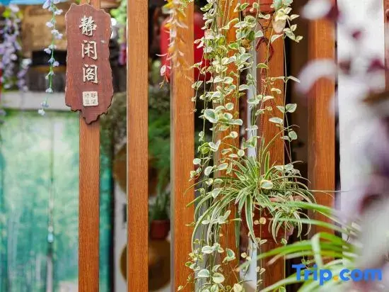 Шанхай: Qinde Inn · Jingxian Yaju