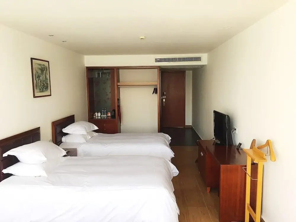 Taiping Lake Clove Garden Hotel — фото 1