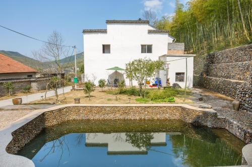 Хучжоу: Fallen Flowers Homestay