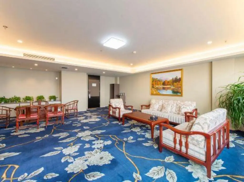 Homeinn Plus Hotel (Dandong Yalu River Grand Bridge Broken Bridge Scenic Area Railway Station) — фото 1