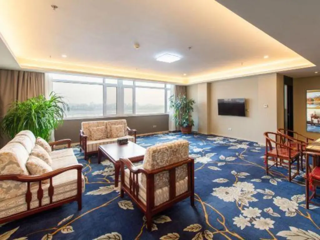 Даньдун: Homeinn Plus Hotel (Dandong Yalu River Grand Bridge Broken Bridge Scenic Area Railway Station)