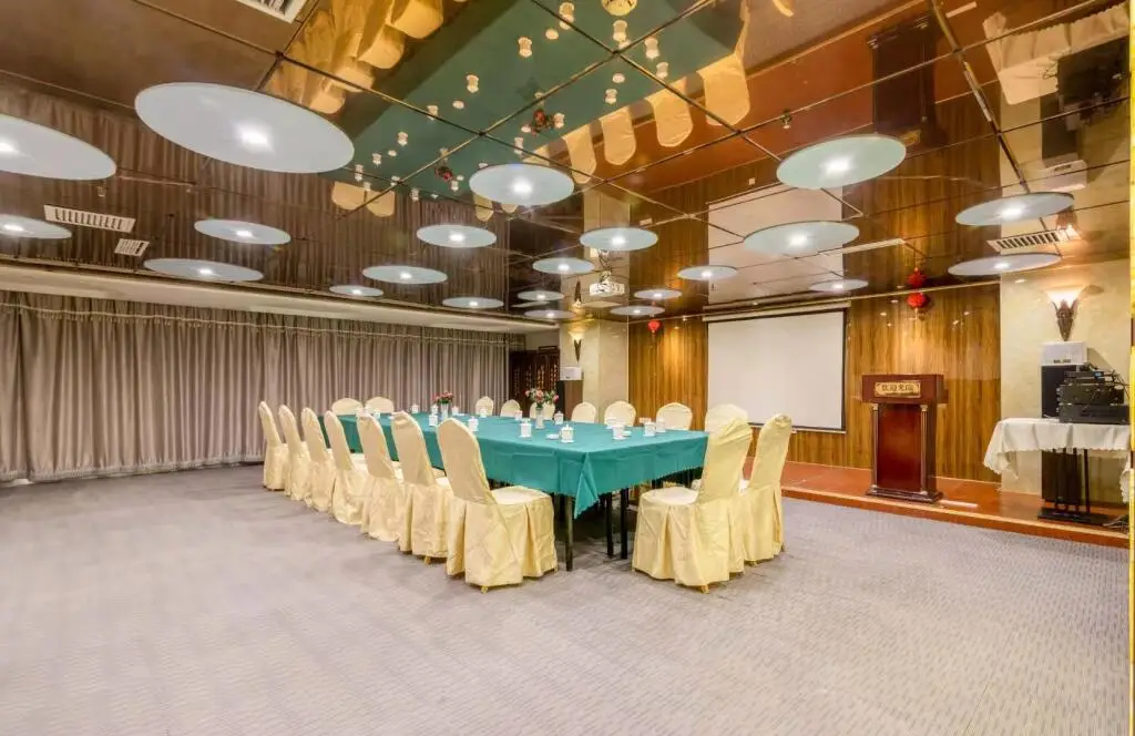 Тяньцзинь: Super 8 Hotel West Tianjin Railway Station South Square