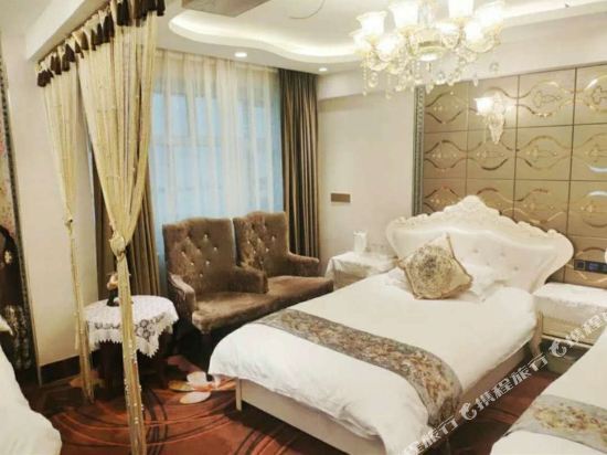 Урумчи: Jinxiujinhua Business Hotel