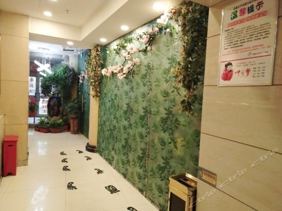 Урумчи: Jinxiujinhua Business Hotel