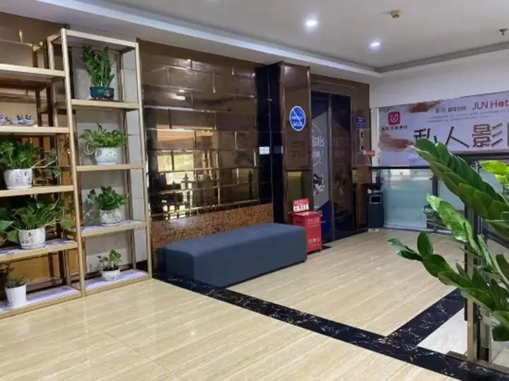 Шанхай: Homeinn Ease Hotel (Shanghai Wildlife Park Huinan Subway Station)