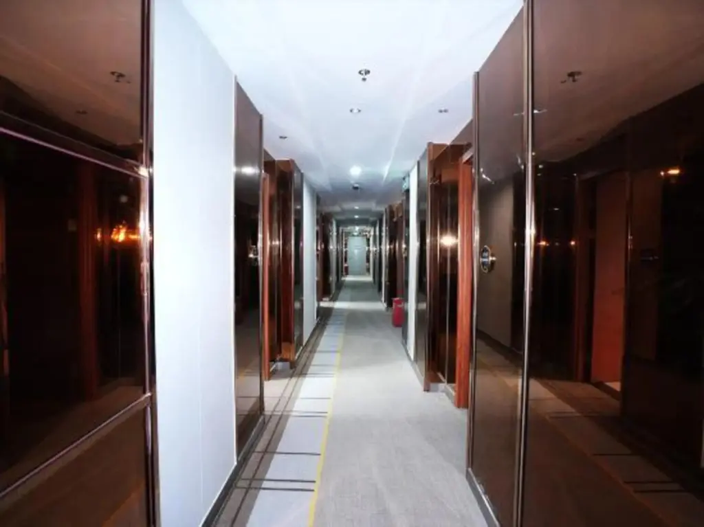 Шанхай: Homeinn Ease Hotel (Shanghai Wildlife Park Huinan Subway Station)