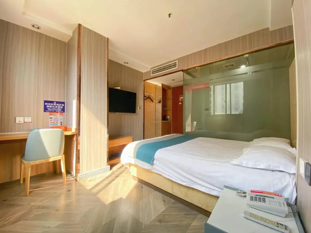 Шанхай: Homeinn Ease Hotel (Shanghai Wildlife Park Huinan Subway Station)