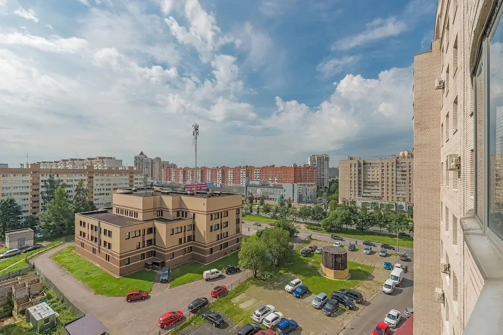 Санкт-Петербург: Апартаменты FlatHome24 на Луначарского 11