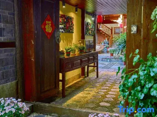 Лицзян: Huayu Mengjing Holiday Courtyard