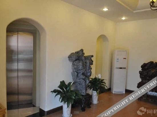Цзинань: GreenTree Hotel (impression city store, Honglou Plaza, Shandong University)