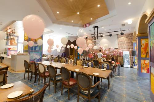 Чэнду: Five Elements Hotel (Wuhou New Town Shuangliu Airport CuQiao Subway station)