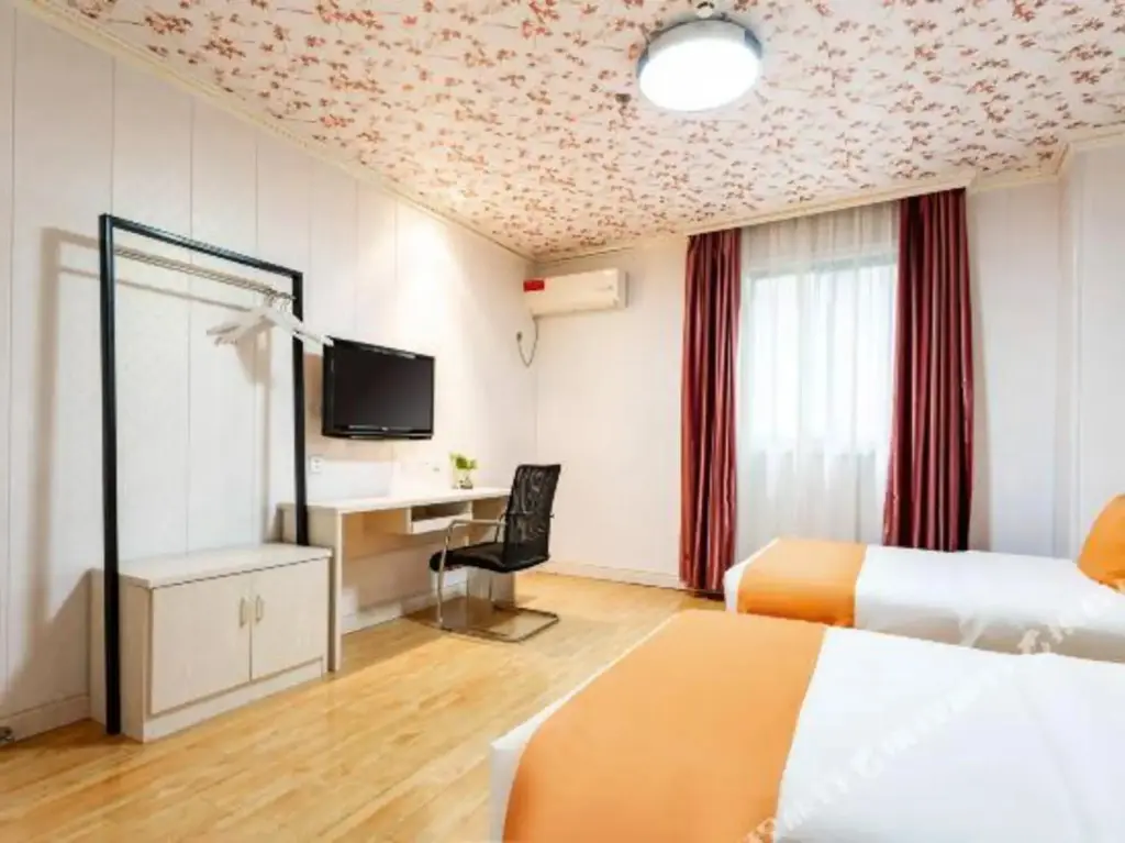 Ухань: Jinhua Zhixing Hotel (Jianghan Road Pedestrian Street, Jiangtan)