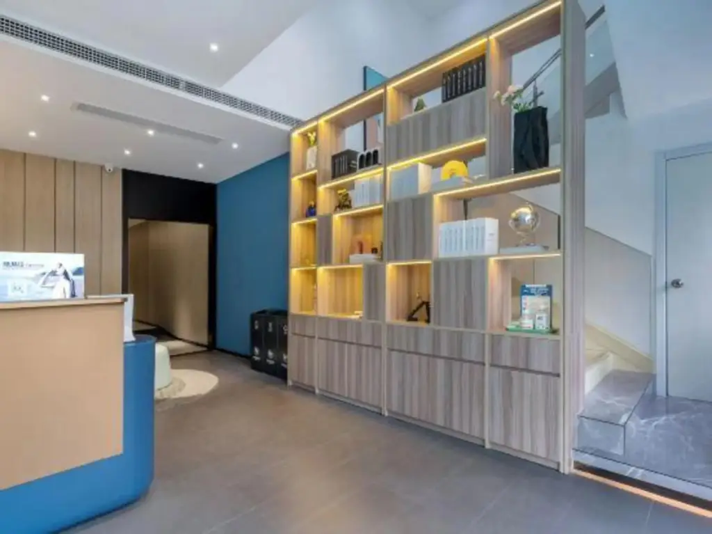 Шанхай: 100 Inn (Shangha Jingansi  Changshou Road subway station store)