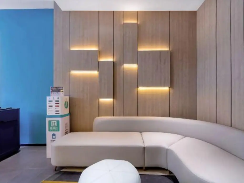 Шанхай: 100 Inn (Shangha Jingansi  Changshou Road subway station store)