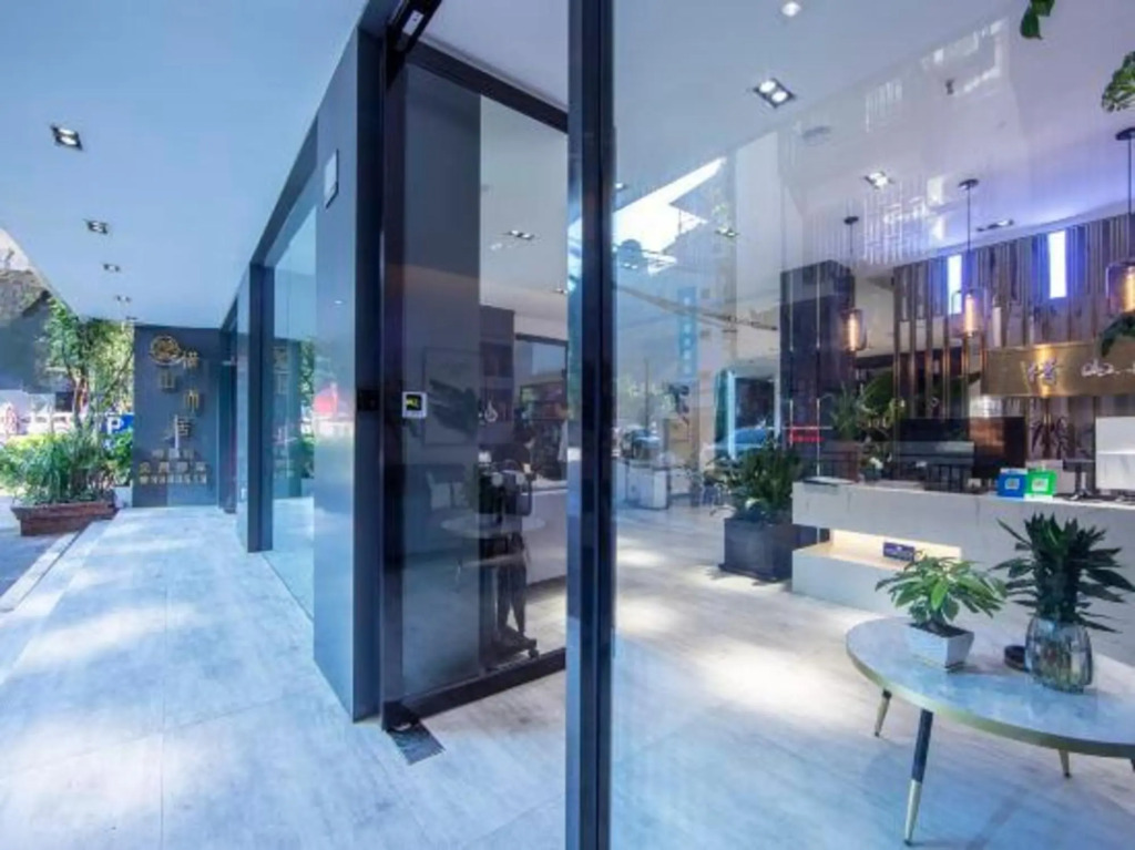 Live by Mountains Hotel — фото 1