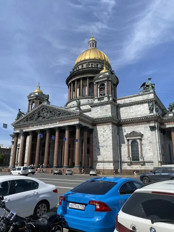 Санкт-Петербург: Адажио на Исаакиевской площади