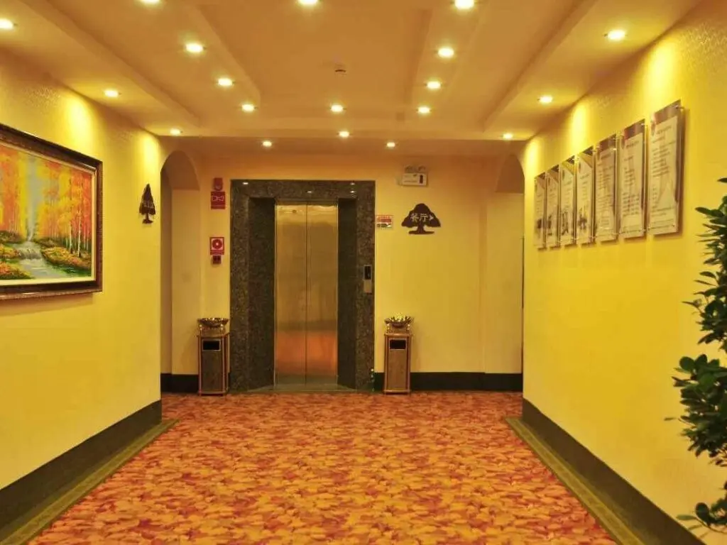 Куньмин: GreenTree Inn Kunming Chenggong University City HSR Station Shilin Street Express Hotel