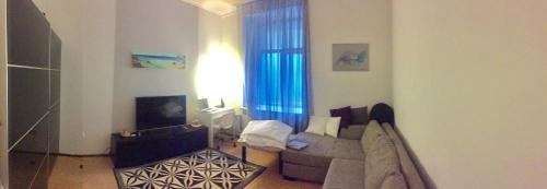 Санкт-Петербург: Homestay on Bronnitskaya ulitsa 37