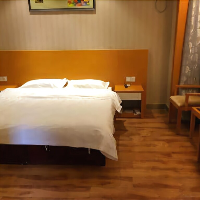 Хуанган: Huayuan Hotel
