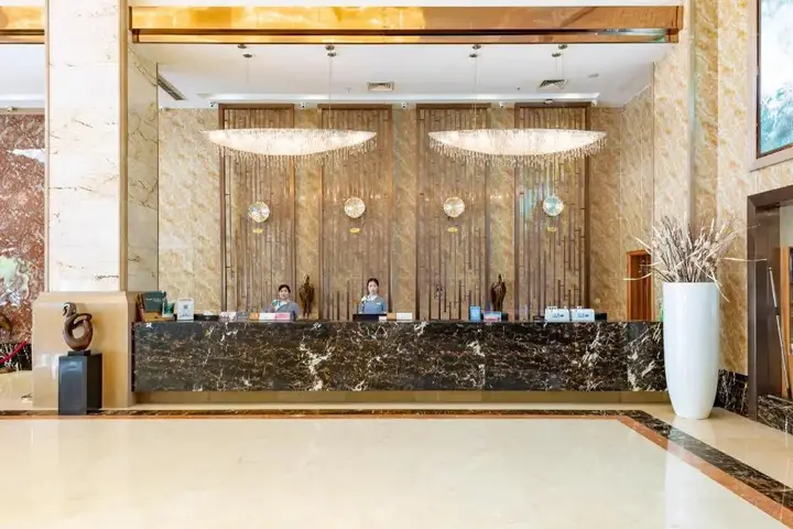 Чунцин: River & Holiday Rezen Hotel Pengshui