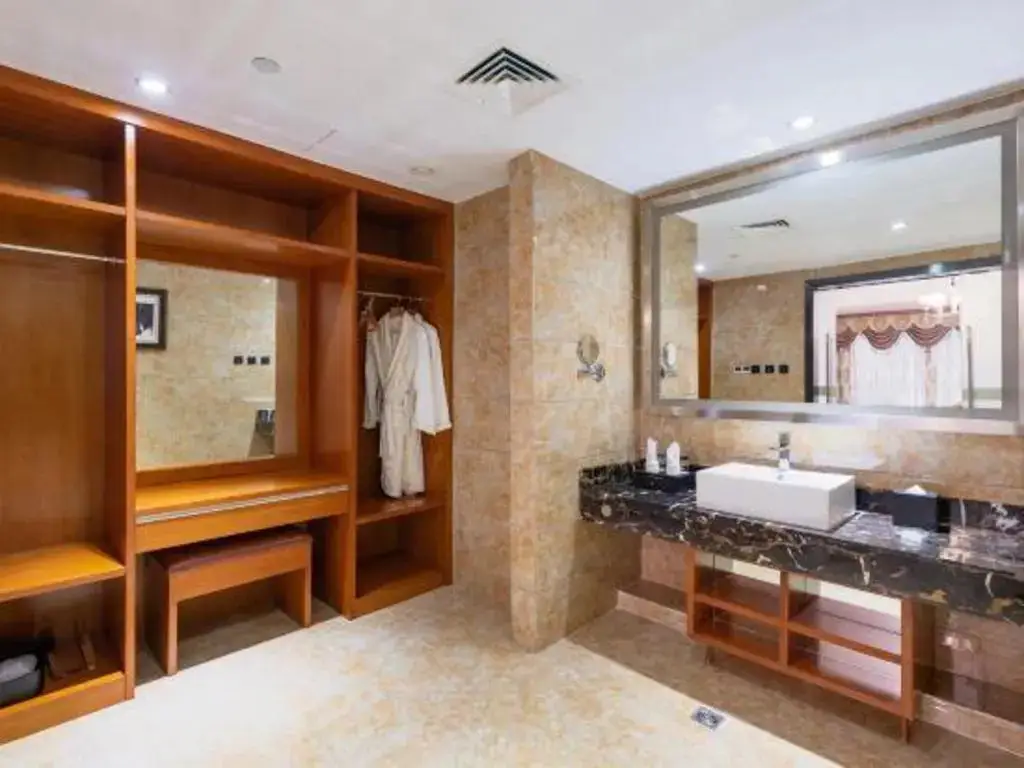 Чунцин: River & Holiday Rezen Hotel Pengshui