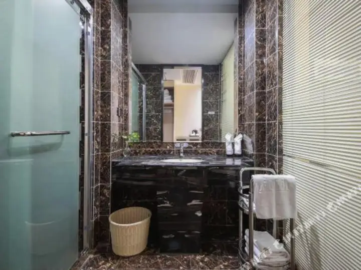 Эчжоу: Kristin Hotel (Yanglan High-speed Railway Citizen Center)