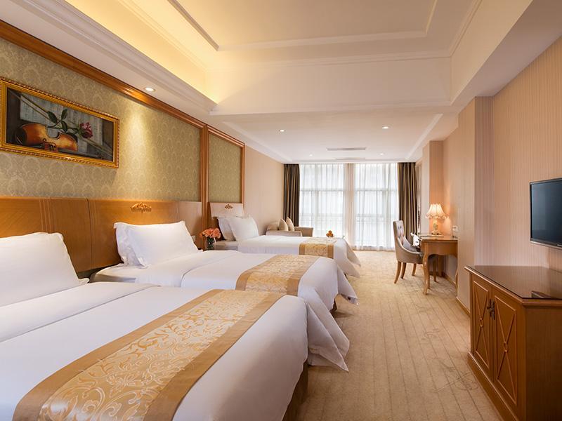 Шэньчжэнь: Vienna Hotel Shenzhen Shiyan Bus Station