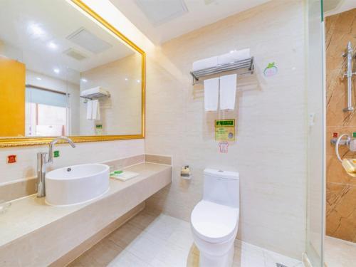 Шэньчжэнь: Vienna Hotel Shenzhen Shiyan Bus Station