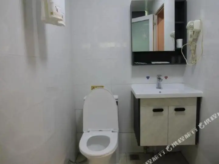 Чанша: Zhenhua Business Hotel (South Bus Station Desiqin Square Branch)
