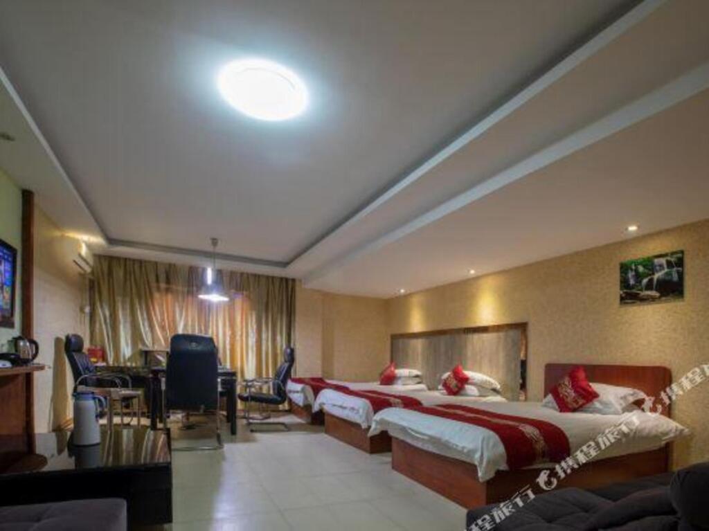 Тайчжоу: Huayi Hotel (Chonghe Store, Linhai Yintai City)