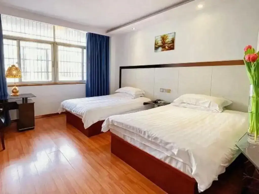 Тайчжоу: Huayi Hotel (Chonghe Store, Linhai Yintai City)