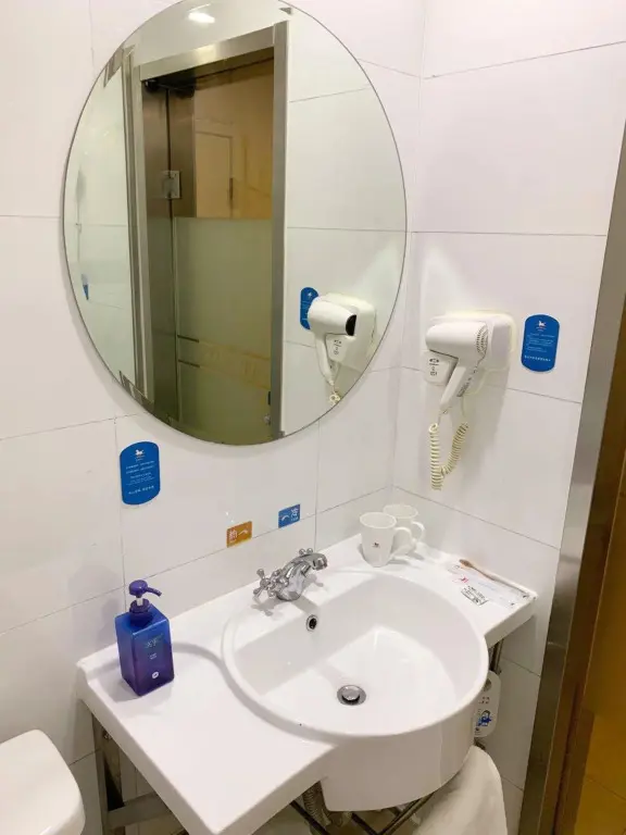 Вэйхай: HanTing Hotel (Weihai High-speed Railway Station Qilu Mall)