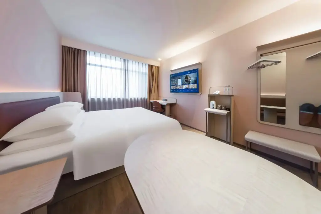Вэйхай: HanTing Hotel (Weihai High-speed Railway Station Qilu Mall)