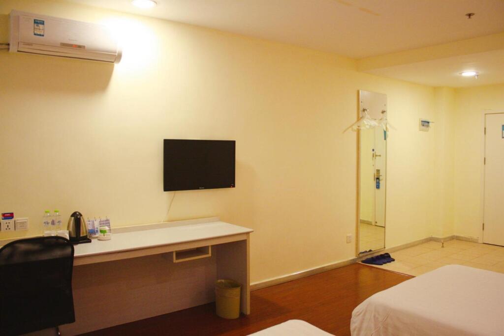 Вэйхай: HanTing Hotel (Weihai High-speed Railway Station Qilu Mall)