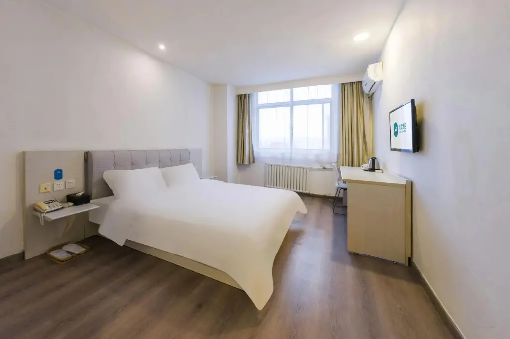 Вэйхай: HanTing Hotel (Weihai High-speed Railway Station Qilu Mall)