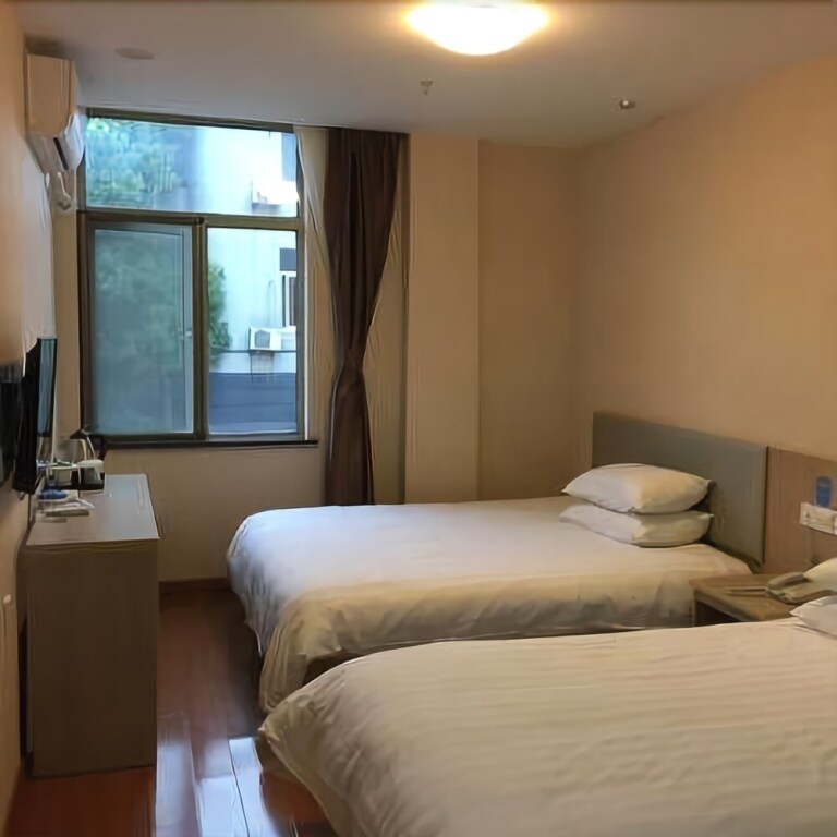 Шанхай: Qingzhu · Anyi Preferred Hotel (Shanghai South Railway Station East China University of Science and Technology)