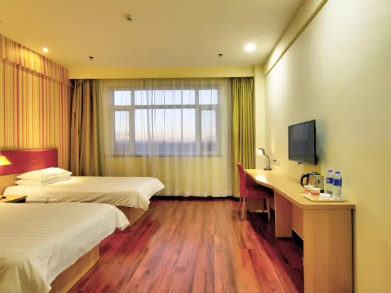 Яньцзи: Home Inn (Dunhua Hanzhang Street Branch)